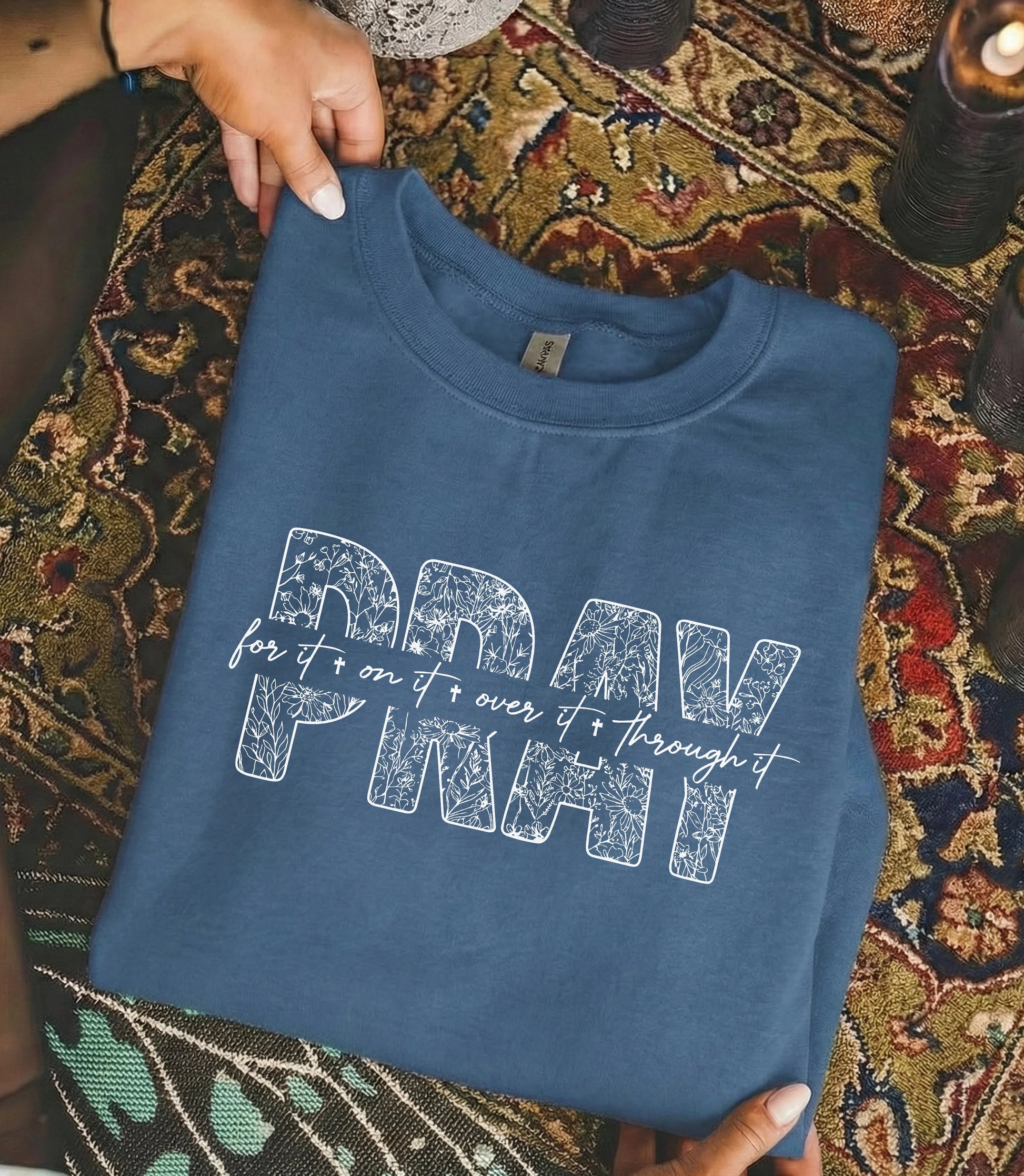 [COMFORT T-SHIRT] Pray Over It – Faith Floral - Faith Guided Life