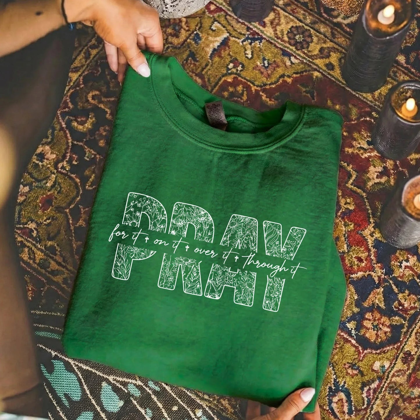 [COMFORT T-SHIRT] Pray Over It – Faith Floral - Faith Guided Life