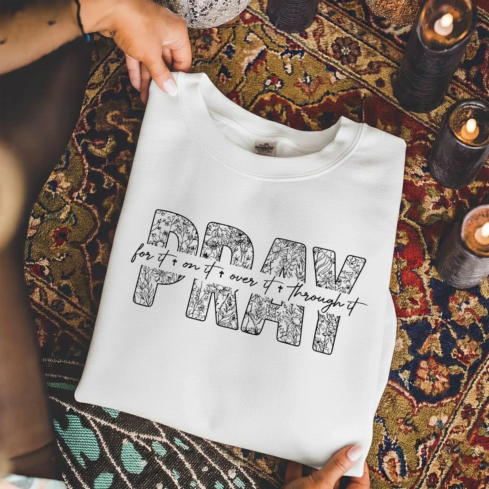 [COMFORT T-SHIRT] Pray Over It – Faith Floral - Faith Guided Life